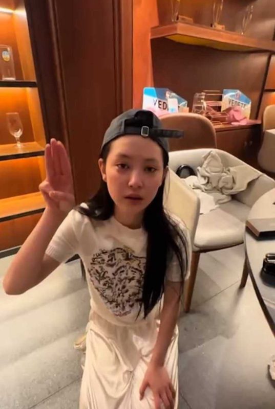 山东劳斯莱斯车主被绿门渣女婚内出G被抓下跪道歉_吃瓜站_网红黑料丨极品美女