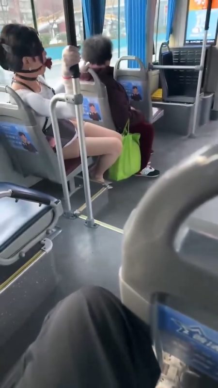 公交车惊现口球女大佬训练女友玩的还是太大了_吃瓜站_网红黑料丨极品美女