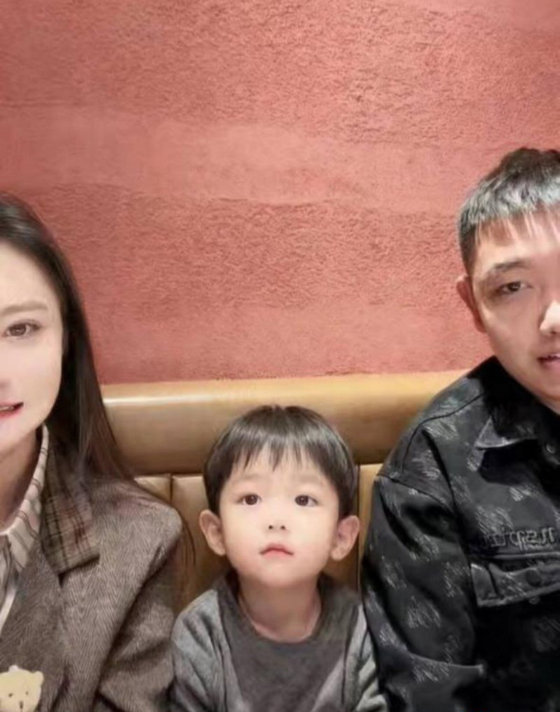 图片[4]_200万粉丝抖音网红酒店私会小怡被现男友抓包_吃瓜站_网红黑料丨极品美女