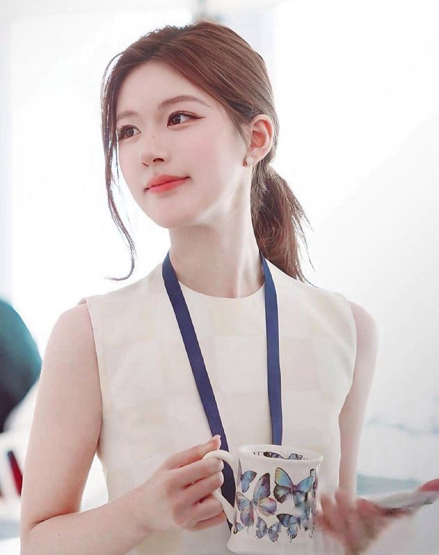 内娱花旦赵露思跨年夜深喉直播上演下身真空魔术_吃瓜站_网红黑料丨极品美女