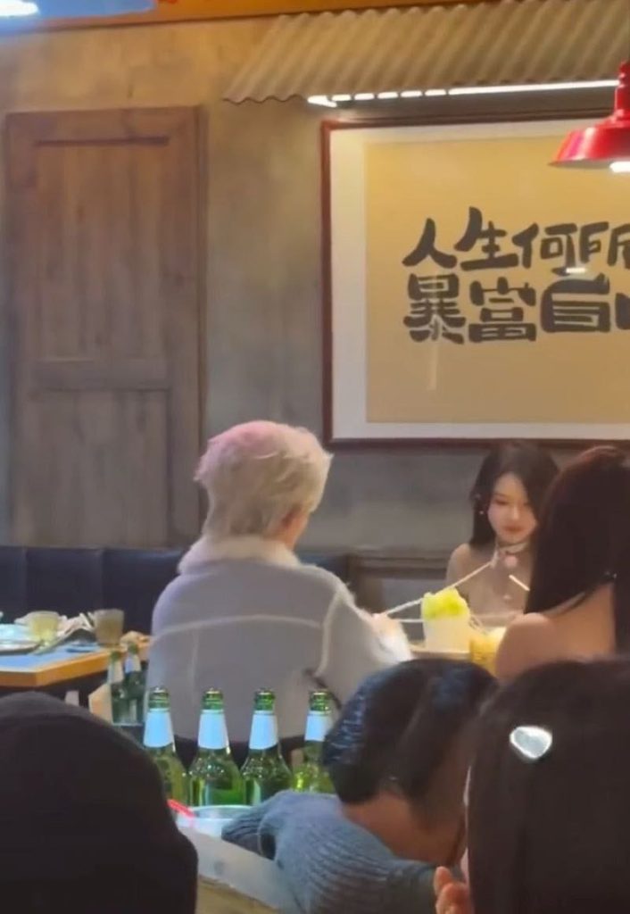 图片[2]_主人的任务新年版网传两名身着清凉女子被拉着狗链出入餐厅_吃瓜站_网红黑料丨极品美女