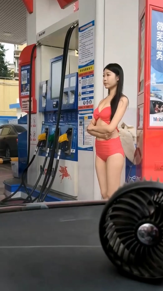 图片[2]_江门美孚 1 号加油站揽客新方式火辣比基尼女郎在线加油_吃瓜站_网红黑料丨极品美女