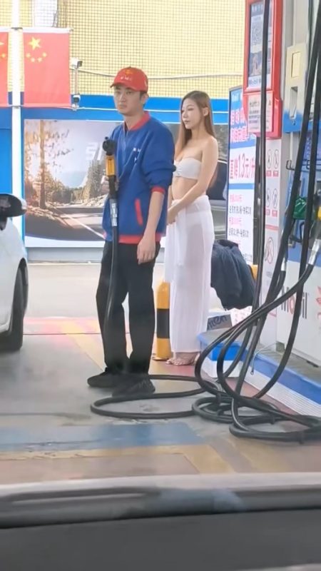江门美孚 1 号加油站揽客新方式火辣比基尼女郎在线加油_吃瓜站_网红黑料丨极品美女