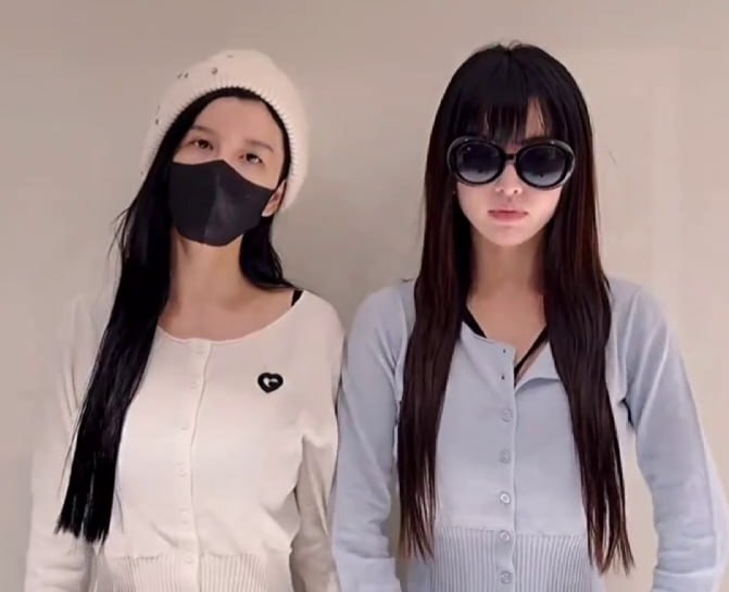 图片[4]_双胞胎组合成都演唱会上演空中一字马冠绝群艳_吃瓜站_网红黑料丨极品美女